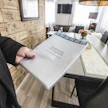Tilastokeskuksen ennakkotietojen mukaan vanhojen osakeasuntojen hinnat laskivat koko maassa kaksi prosenttia marraskuussa 2025 verrattuna vuotta aiempaan. Arkistokuva.