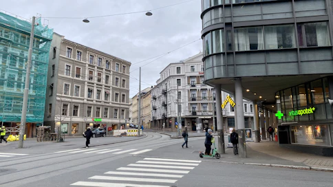 Oslon keskustassa ei yksityisautoja juuri näy, ne liikkuvat tunneleissa.