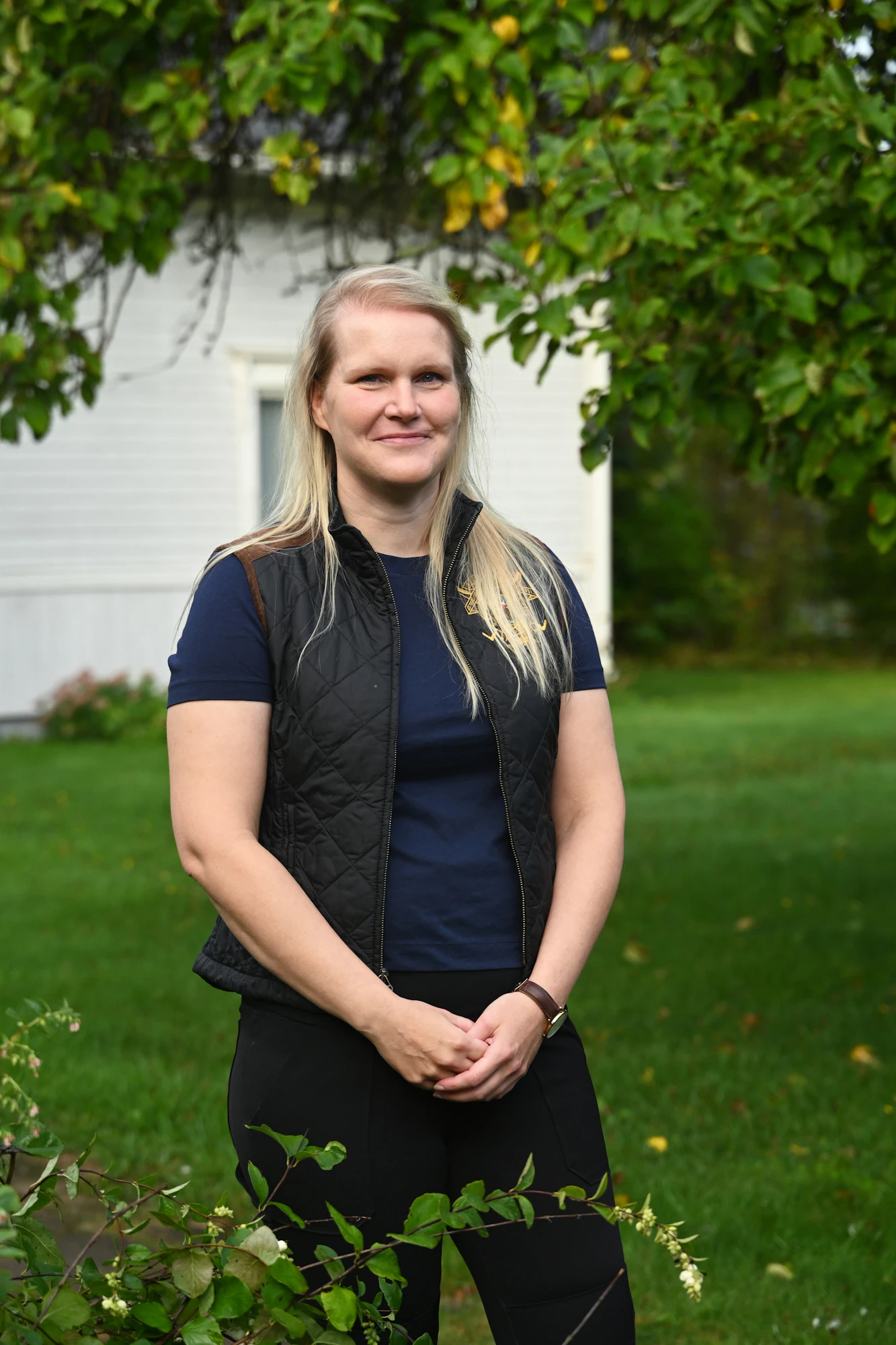 Elina Valkeinen tuo aktiivisesti esille viljelijän arkea sekä omilla että yhteistyökumppaneiden somekanavilla. Hän on tehnyt esimerkiksi BSAG:lle Instagramiin My Day -videoita tilan puinneista, kylvöistä ja maanparannustoimenpiteistä ja esiintynyt BASF:in Follow a Farmer -kanavalla Youtubessa.