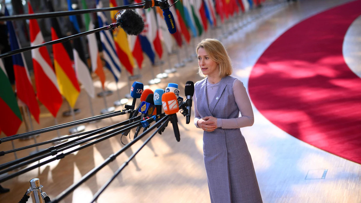EU-huippukokouksen päätöksissä käsitellään Ukraina tukemista, ja niissä mainitaan EU:n ulkosuhteiden korkean edustajan Kaja Kallaksen valmistelema tukipaketti Ukrainalle.