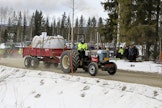 Kurikkalaisen Kalle Rannan ohjaama Zetor 4011 voitti alle 51 hv:n ja alle 65 hv:n luokat. Perävaunu lasteineen painoi 2,5 ja 3,5 tonnia. Tässä vedetään kevyempää kuormaa, joka liikkui noin 67,2 km/h keskinopeudella. Isommalla lastilla vauhti oli hieman vaisumpi: 53,3 km/h. Pienemmän luokan aika 13,39 oli koko kisan nopein.