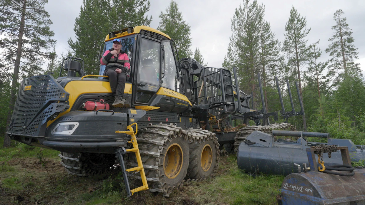 Riitta Molkoselän siivitti metsäalalle osallistuminen jo lapsesta ja nuoresta pitäen perheen metsätilan askareisiin.