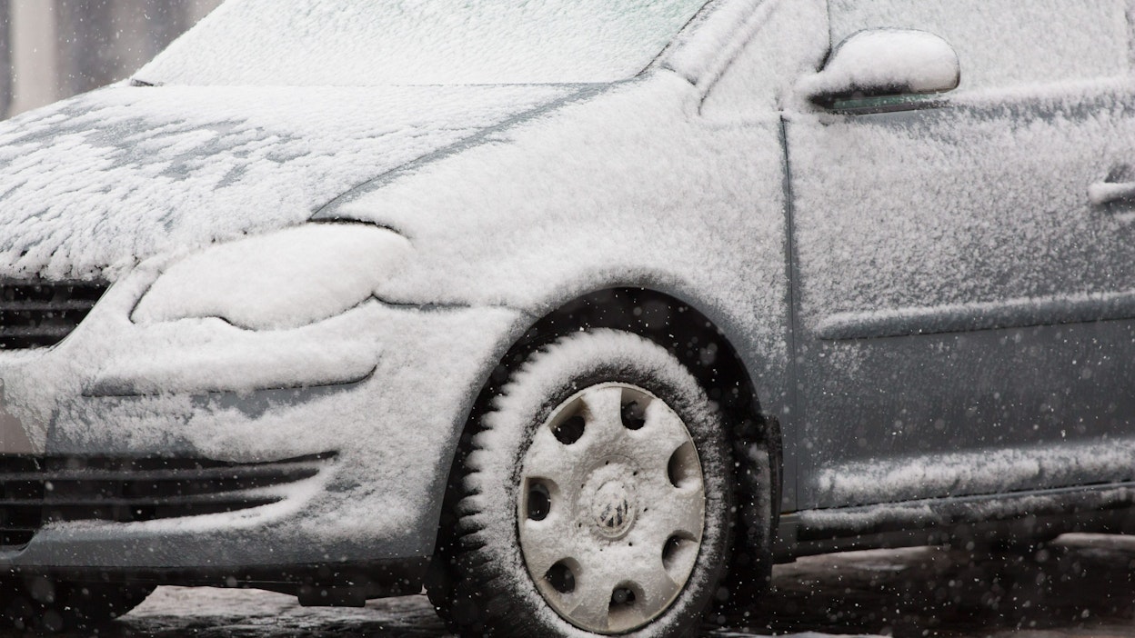 Varoitukset huonosta ajokelistä ovat voimassa koko päivän. LEHTIKUVA / Juha Tuomi.