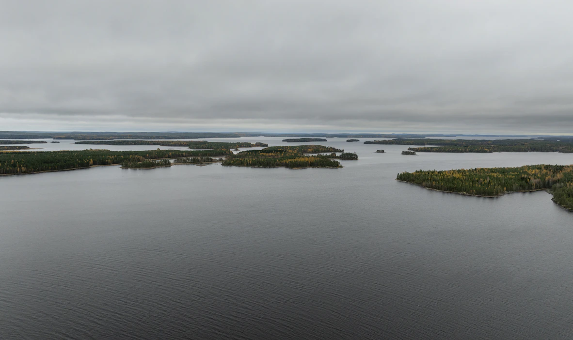 Kaavamääräys käytännössä kieltää avohakkuun Keiteleen Eteissaaressa. Saari on kuvassa keskellä.