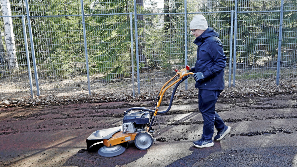 Harjan pyörimisnopeus on 600 rpm.