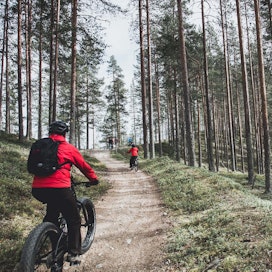 Maastopyöräilyä Syötteen kansallispuistossa.