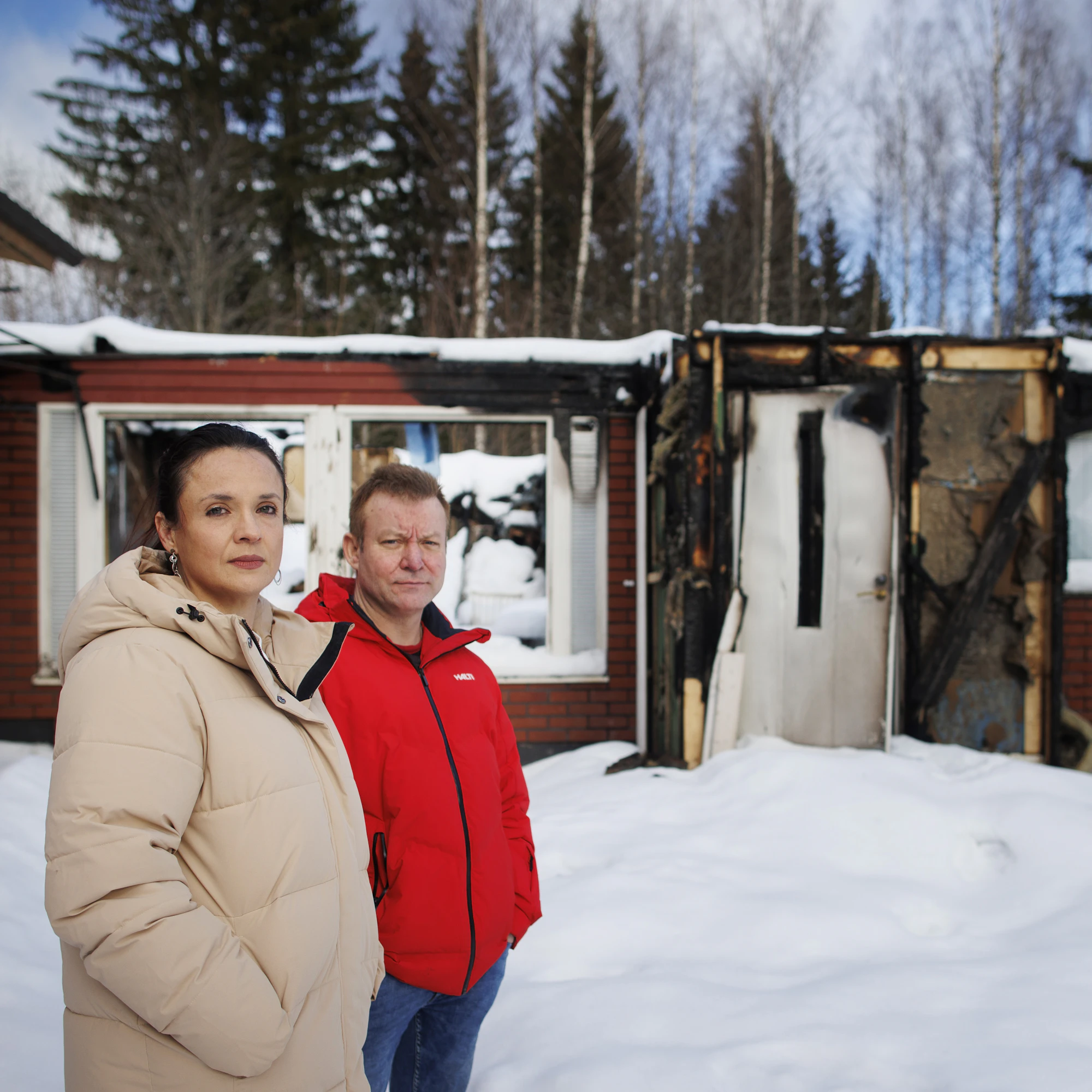 Ana ja Sakari Koskela menettivät kotinsa lokakuussa tulipalossa. Henkilövahingoilta säilyttiin, mutta koko irtaimisto muistoineen tuhoutui.