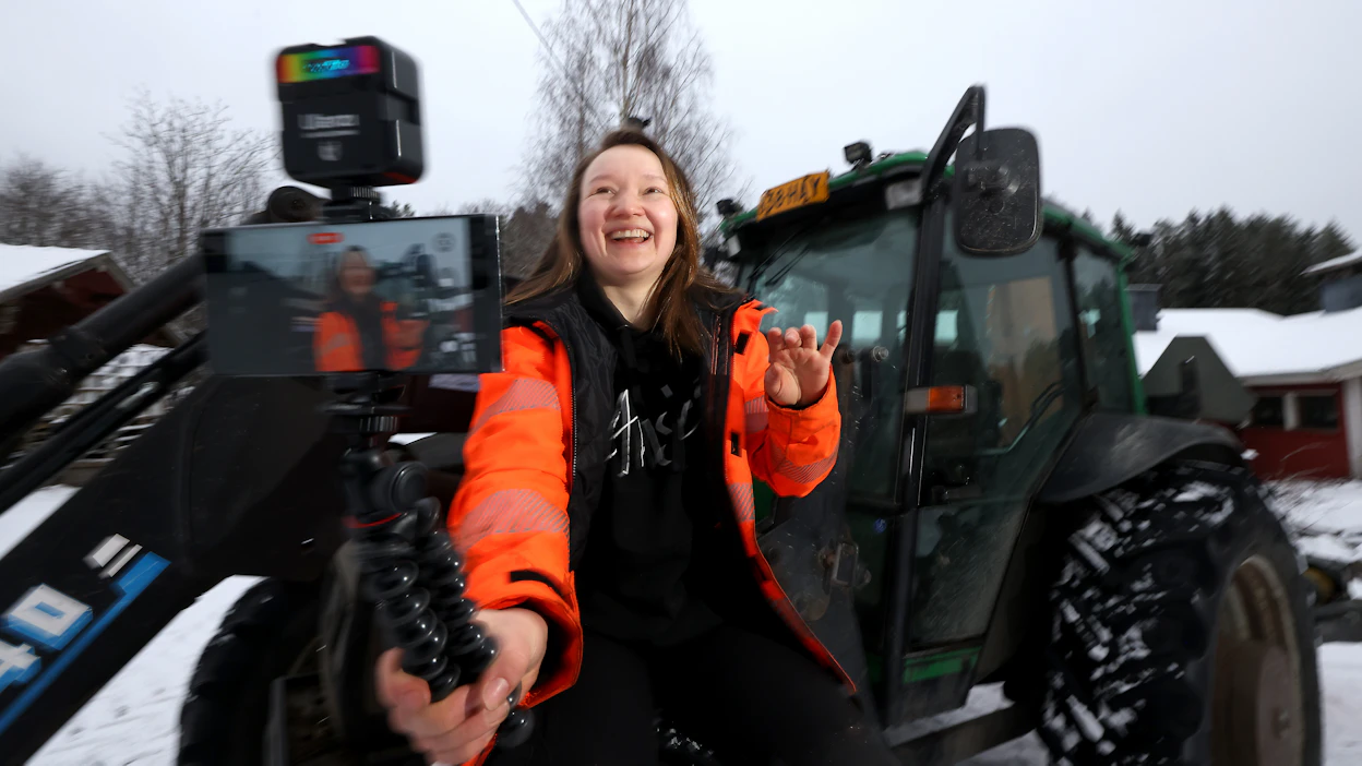 Anne-Mari Tarkkion videoiden aihe vaihtelee, mutta ne syntyvät pitkälti maatalouden ja ruokaketjun ympärille.