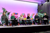 Vasemmistoliiton puheenjohtaja Li Andersson, perusuomalaisten puheenjohtaja Riikka Purra, vihreiden puheenjohtaja Maria Ohisalo, SDP:n puheenjohtaja Sanna Marin, kokoomuksen eduskuntaryhmän puheenjohtaja Kai Mykkänen ja keskustan puheenjohtaja Annika Saarikko SAK:n järjestämässä eduskuntavaalitentissä. LEHTIKUVA / Emmi Korhonen.
