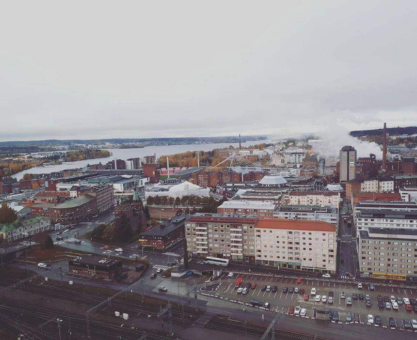 Petteri Orpon hallituksen politiikka ja investoinnit painottuvat voimakkaasti Etelä-Suomeen. Tampere on yksi suurimmista voittajista, mutta pienemmät maakuntakeskukset jäävät jämärooliin.