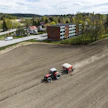 Ruokaketju yhdistää tuottajat ja kuluttajat. Kuvituskuva.