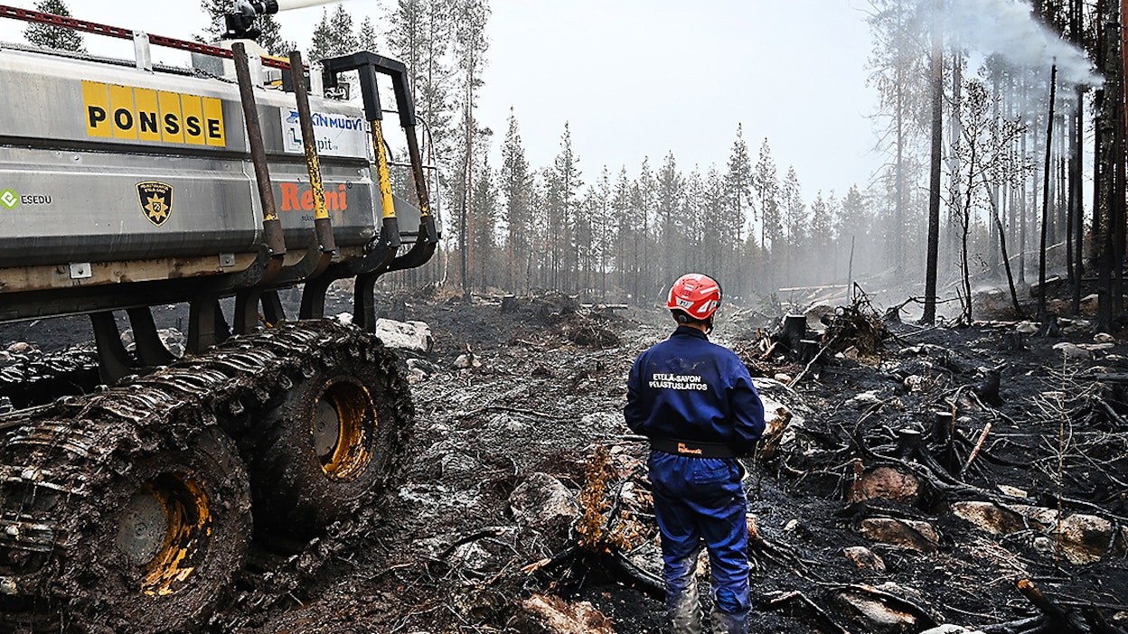Kalajoella paloi viime kesänä 230 hehtaaria metsää. Sammutuksessa oli apuna muun muassa metsäkoneyhdistelmä.