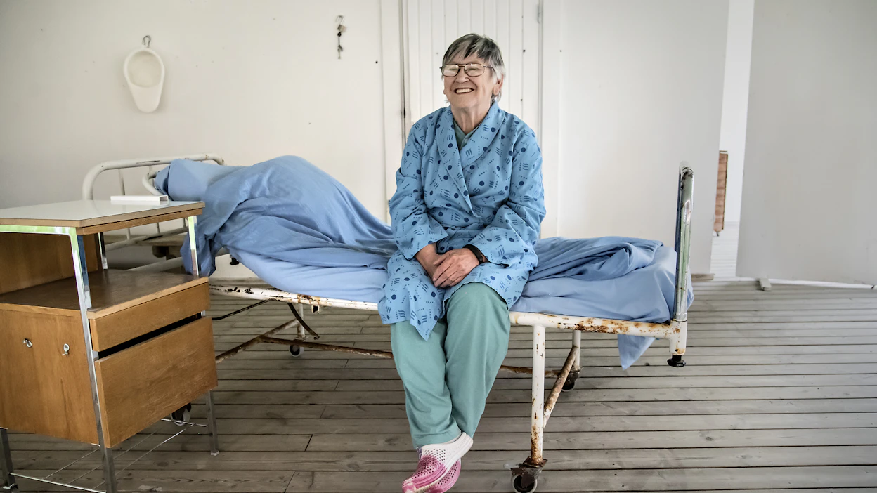 Tuula Kuoppala on näytellyt yli neljäkymmentä vuotta eteläpohjalaisissa kesäteattereissa. Tänä kesänä hän tähdittää Miina-Mummon roolia Mummon mökki -näytelmässä Onnelan kesäteatterissa Alahärmässä.