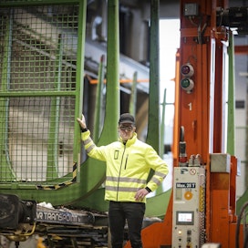 VR:n tytäryhtiö VR FleetCare valmistaa, saneeraa ja kunnossapitää Pieksämäen konepajalla muun muassa 24 tonnin kantavuuden omaavaa SNPS-raakapuuvaunua, kertoo tavaravaunupalvelun yksikönpäällikkö Tuomas Siikaniva.