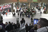 Kuluttajat ovat edelleen varovaisia, vaikka ostovoima on alkanut parantua ja korot ovat laskeneet. LEHTIKUVA / Emmi Korhonen.