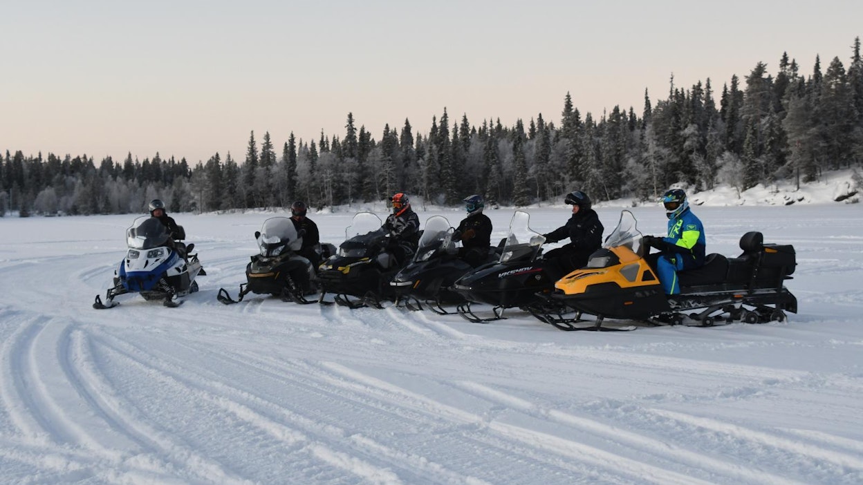 Moottorikelkkavertailussa mukana olivat seuraavat kelkat: Arctic Cat Bearcat 570 XT, Ski-Doo Skandic WT 550, Stels S600 Viking, Stels V800 Viking ja Yamaha Viking VK 540 IV. Lisäksi mukana oli verrokkikelkkana Lynx Ranger 69 Army 800 Limited.