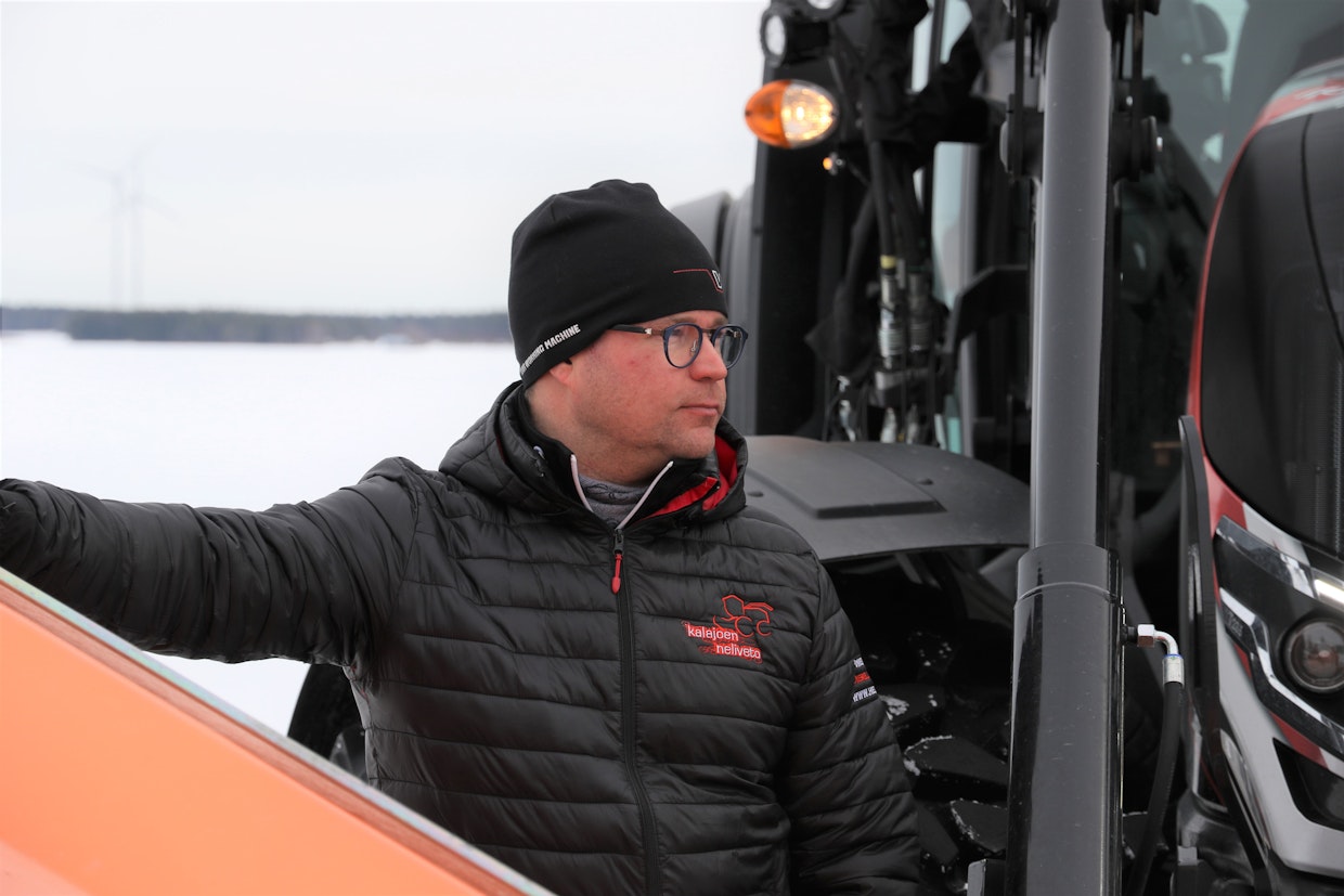 Vuollet kertoo, että tämä talvi on tehty huoltotöitä erikoiskoneisiin, kuten linjanrakennuksen erikoiskoneisiin ja vaijerinkirityskoneisiin normaalin korjaamotoiminnan ohella.