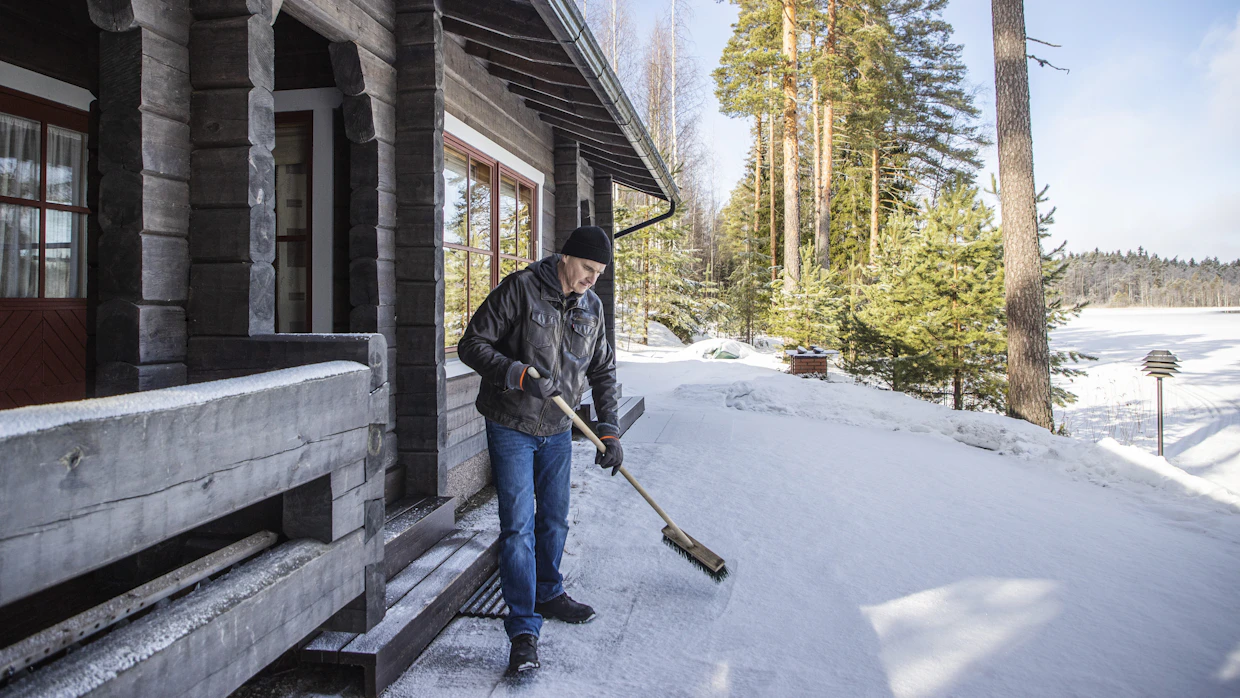 ”Oli aivan shokki, kun kuulin radasta. Olin ajatellut, että näin syvällä metsässä saisi olla rauhassa”, sanoo Renkaloman yrittäjä Juha-Pekka Honkasaari.