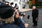 Presidentti Donald Trump vastasi lauantaina toimittajien kysymyksiin Valkoisen talon pihalla. LEHTIKUVA/AFP. 
