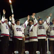 Yhdysvaltain jääkiekon kultajoukkue 1980 sytytti olympiatulen Salt Lake Cityn olympialaisten avajaisissa vuonna 2002.
