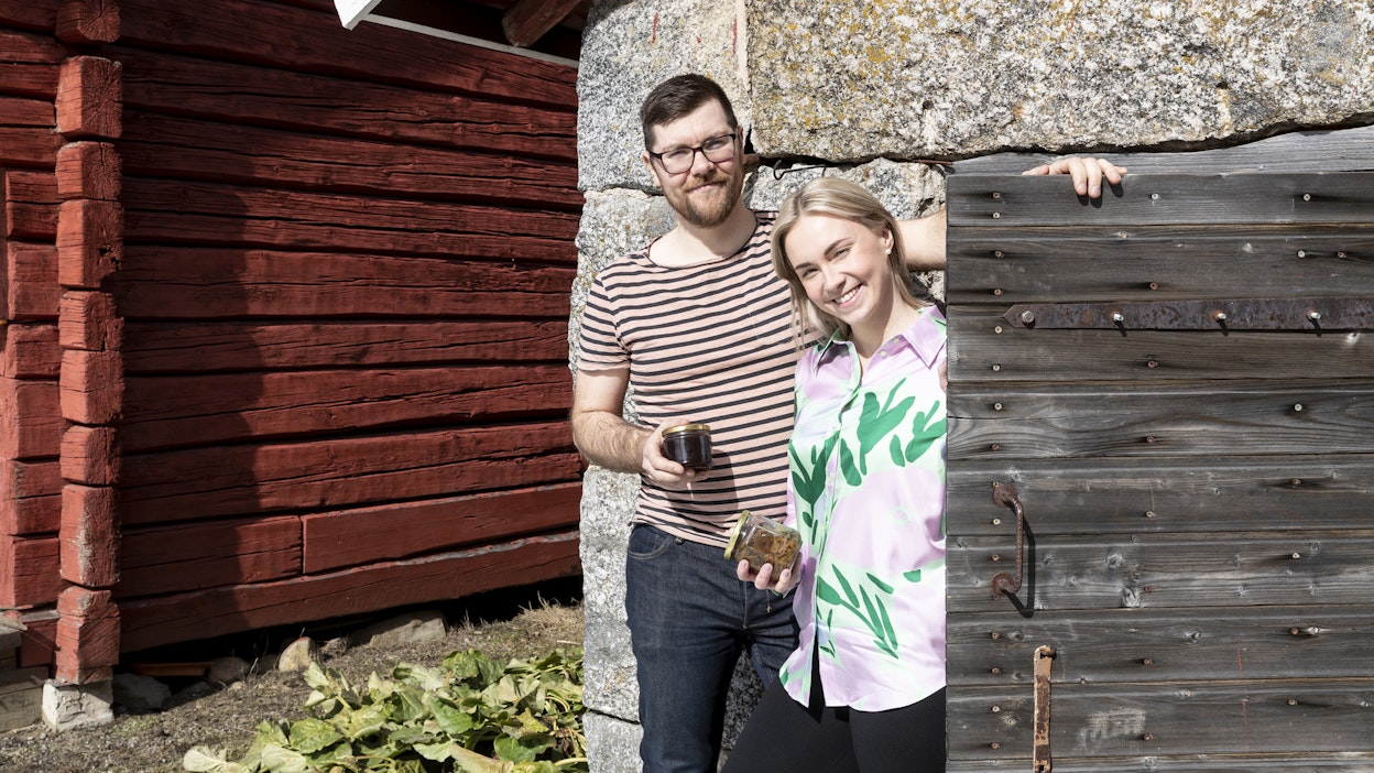MTV3:n ohjelman farmiviikko kuvattiin kesäkuussa 2021. Niina ja Kalle ovat seurustelleet vuoden päivät, ja yhteen he muuttivat virallisesti tammikuussa.