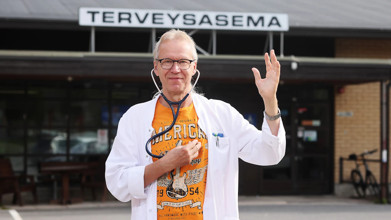 Tapani Kiminkinen identifioi itsensä maalaisliittolaiseksi, joka poikkeaa joskus kirkossakin. ”En minä kuitenkaan mikään ”uskovainen” ole. Mutta henkisyys ja hengellisyys ovat osa terveyttä.”