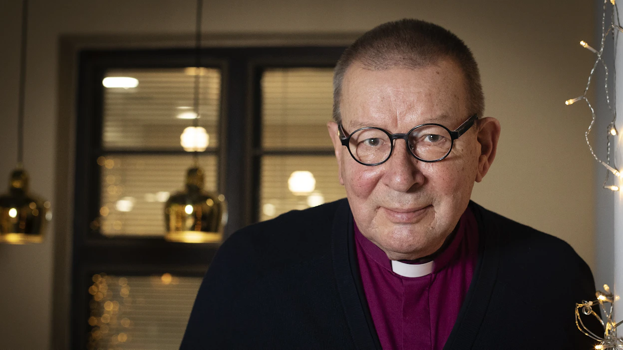 Emerituspiispa Eero Huovinen arvostaa sitä, että presidenttipari on antanut itsenäisyyspäivän teemaksi sanan yhdessä. ”Meidän kaikkien tulee kunnioittaa toisiamme ja pysyä yhtenäisenä kansana. Vastakkainasettelut eivät edistä elämää.”