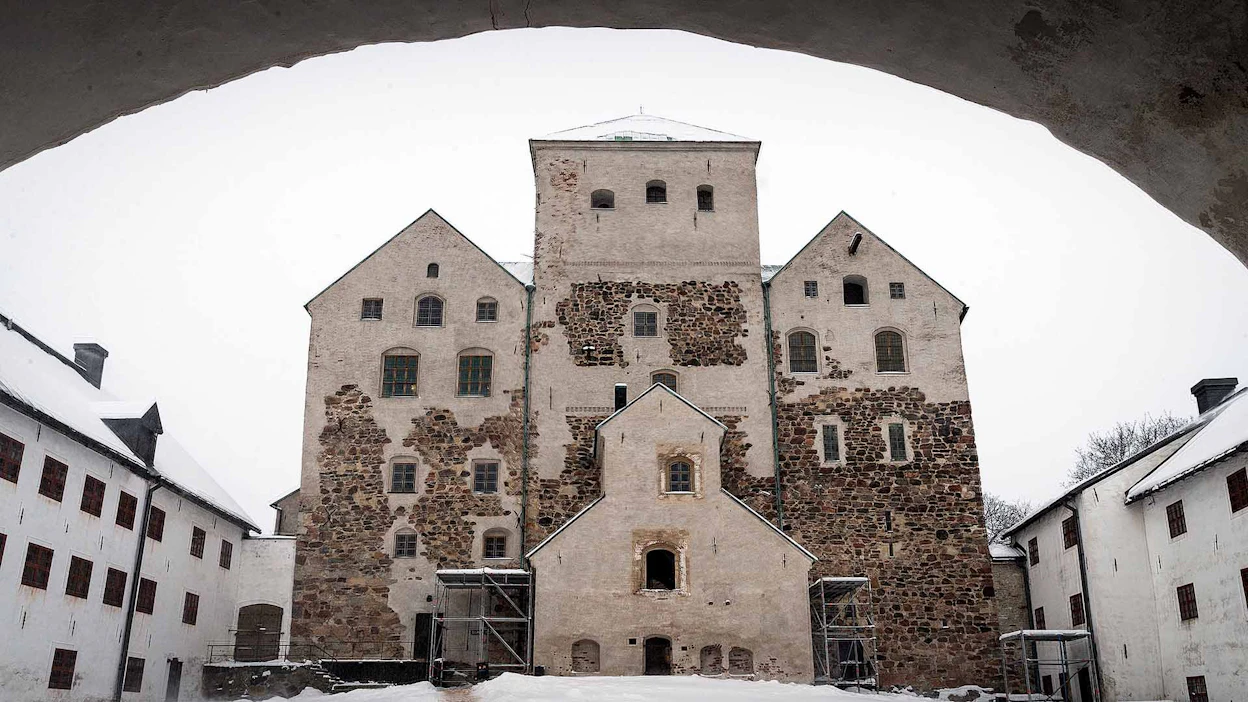 Nykyisen Suomen alueella ei keskiajan linnoissa paljoa kuninkaallisia nähty, ja varsinaista hovia täällä pitivät vain Juhana-herttua ja Katariina Jagellonica 1560-luvulla Turun linnassa. Arkistokuva.