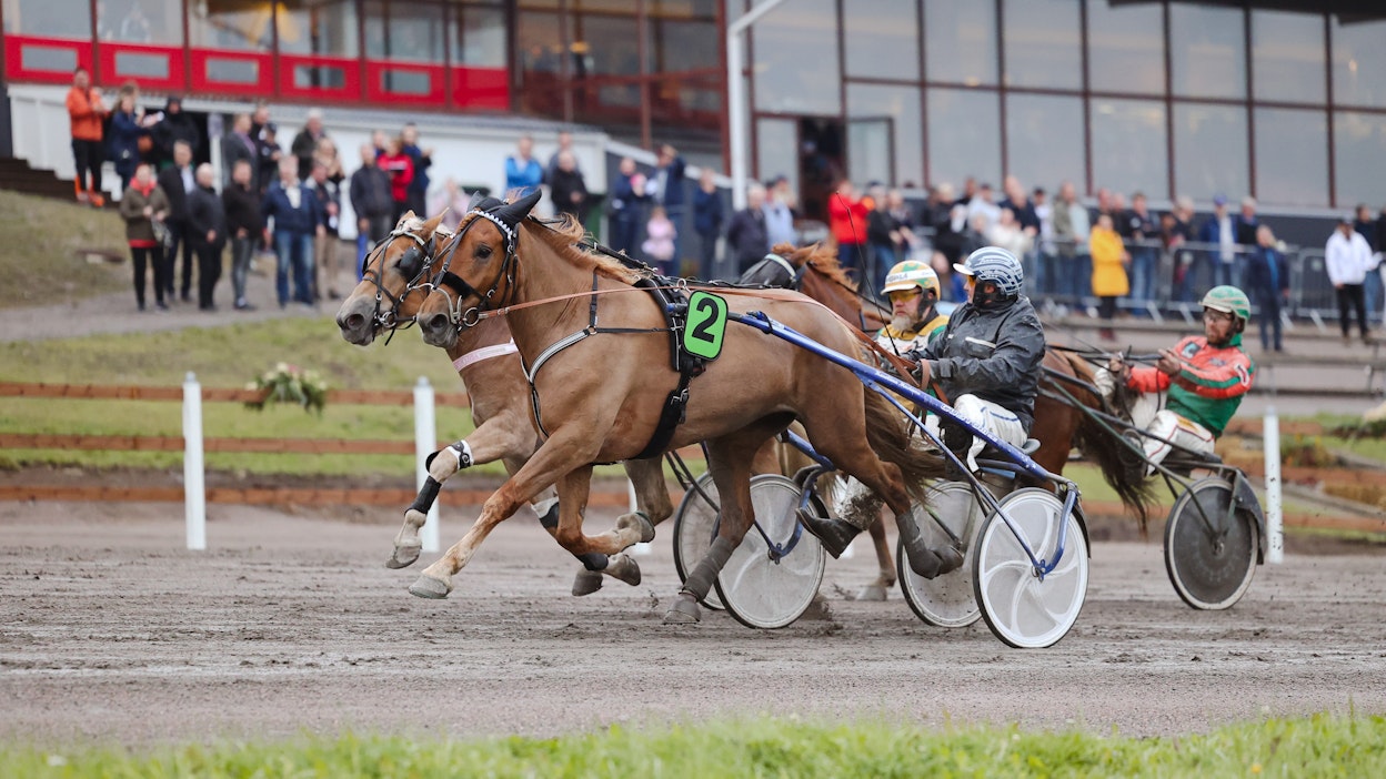 Huisi Hippu piti pintansa tiukassa voittotaistossa maaliin saakka.