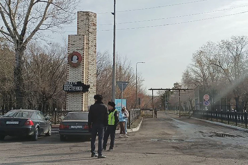 Kazakstanissa on jatkettu kymmenen kadoksissa olevan kaivosmiehen etsintöjä eilisen kaivospalon jäljiltä. Kuva Kostjenkon kaivosalueelta läheltä Karagandan kaupunkia. LEHTIKUVA/AFP.