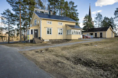 Vuorokauden ympäri auki oleva Leppäsen kyläkauppa aloitti toimintansa Lapuan Tiistenjoella viime keväänä.