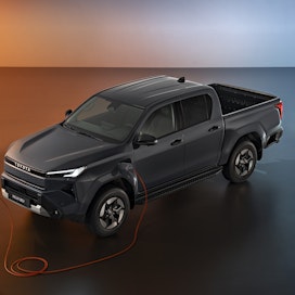 Yhdeksännen sukupolven Toyota Hilux tulee markkinoille täyssähköisenä sekä 48 V kevythybridivoimalinjalla varustettuna. Peli avataan täyssähköversiolla, jonka tilauskirjat ovat auki.