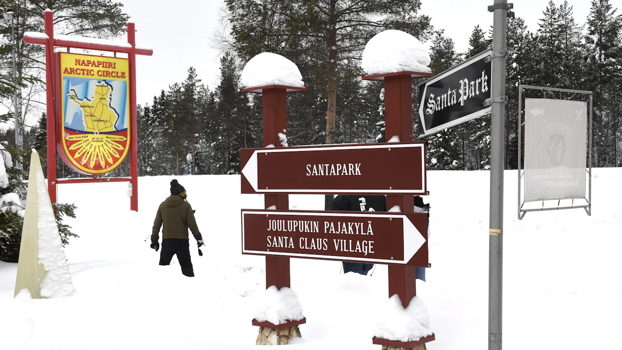 Rovaniemi on toistakymmentä vuotta saanut tavaramerkin suojin markkinoida itseään EU:ssa Joulupukin virallisena kotikaupunkina. Kuva on matkailukohde Joulupukin pajakylästä. LEHTIKUVA / Heikki Saukkomaa.