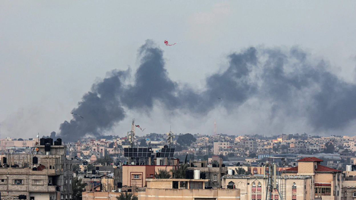 Israelin armeijan mukaan sotilaat tekivät täsmäiskuja muun muassa Khan Yunisin kaupunkiin. LEHTIKUVA/AFP.