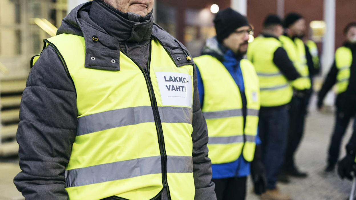 MT:n kyselyn perusteella naiset ovat lakkomyönteisempiä kuin miehet, sillä naisista 61 prosenttia vastasi hyväksyvänsä poliittiset työtaistelutoimet. Arkistokuva. LEHTIKUVA / Roni Rekomaa.