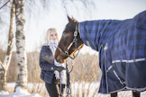 Hevoset ja kirjoittaminen ovat kulkeneet Johanna Valkaman elämässä rinnan, eikä kummallakaan kuulemma rikastu.
