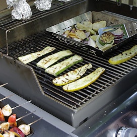 Grillikausi kannattaa avata puhdistamalla grilli kunnolla.