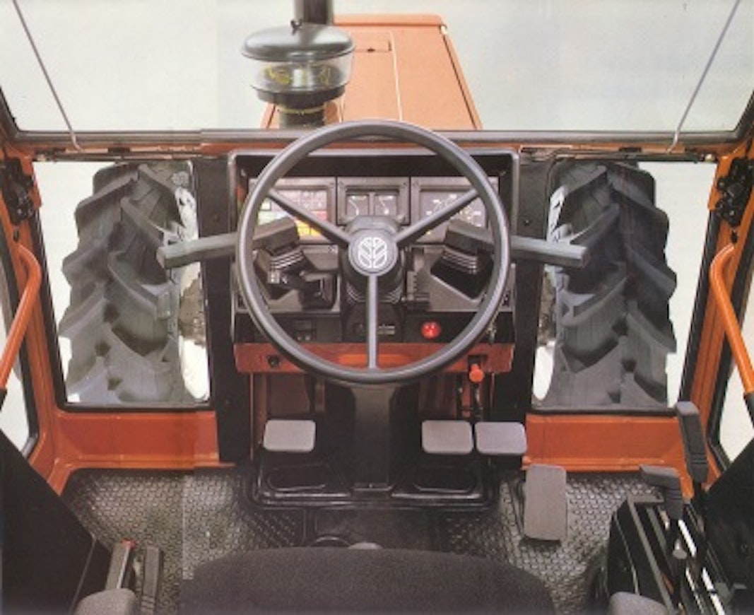 88Fiatagri160-90ohjaamo