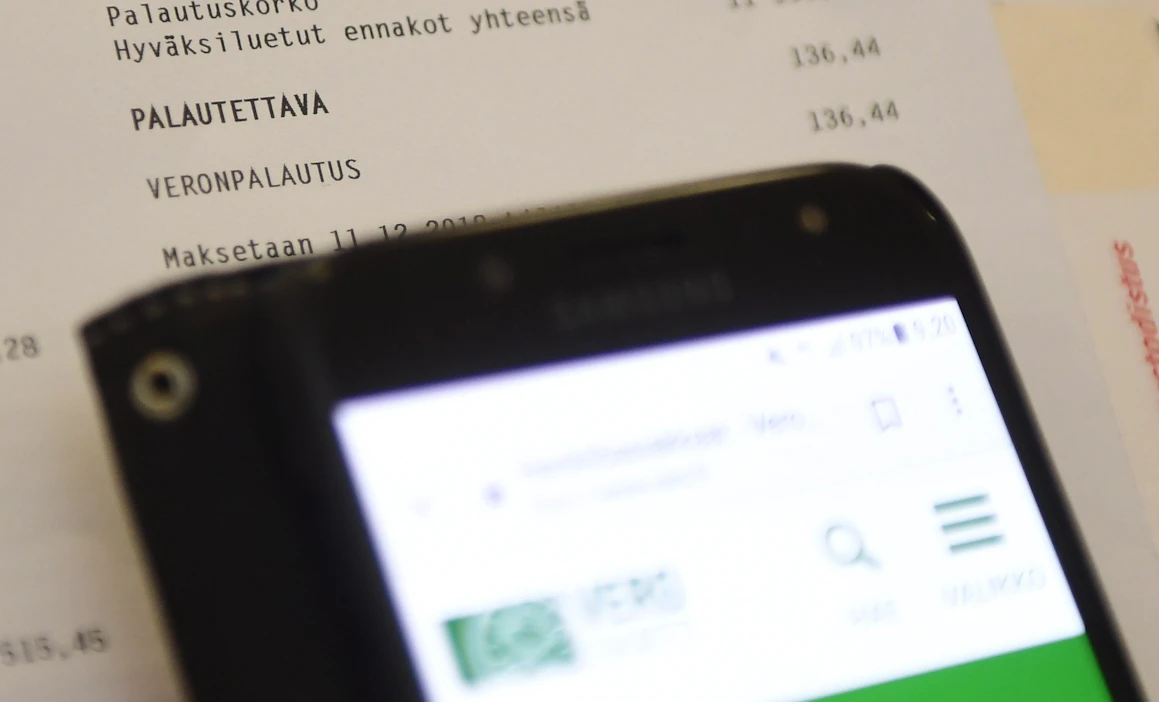 Verohallinto muistuttaa, että veronpalautukset eivät välttämättä näy pankkitilillä heti aamulla. LEHTIKUVA / Vesa Moilanen.