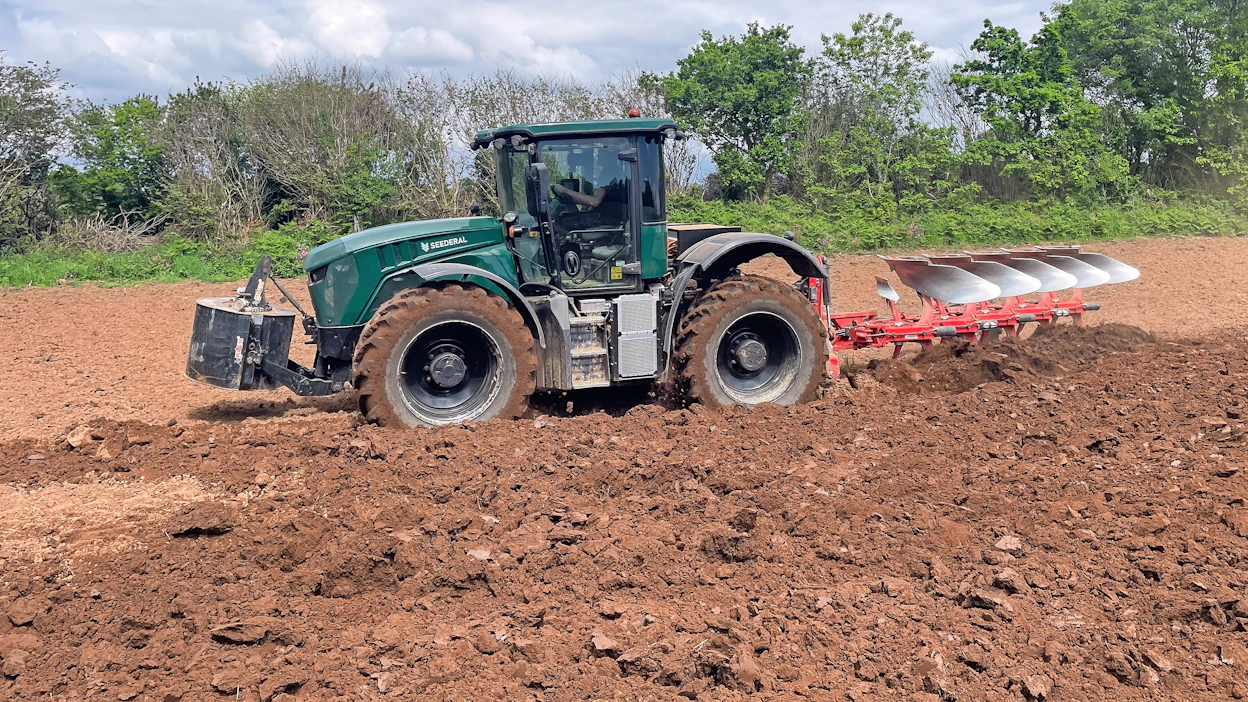 Seederalin prototyyppi perustuu JCB-traktoriin.