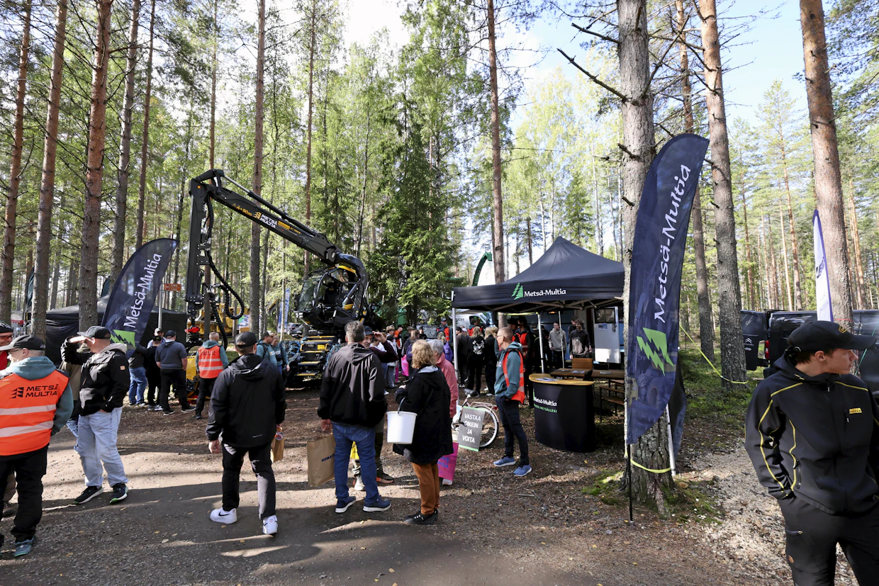 Multialla päätoimipaikkaansa pitävä Metsä-Multia Oy oli mukana näyttelyssä omalla osastollaan. Yli sadan työntekijän yritykselle uusien kuljettajien rekrytointi on vaativa tehtävä, mutta osastolla kävi näyttelyn aikana jatkuva kuhina, mikä kertoo alan kiinnostavuudesta.