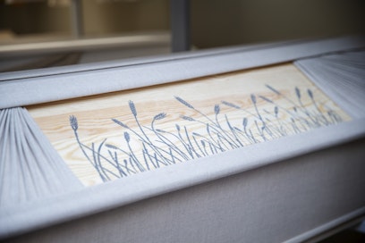 Kun vainaja ei kuulu kirkkoon, omaiset vastaavat hautajaisten kulusta ja ohjelmasta.