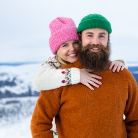 Tamperelainen Vilma jättää läheiset ihmiset ja tärkeän työn muuttaessaan rakkauden perässä Rovaniemelle. Oikealla Kalle.