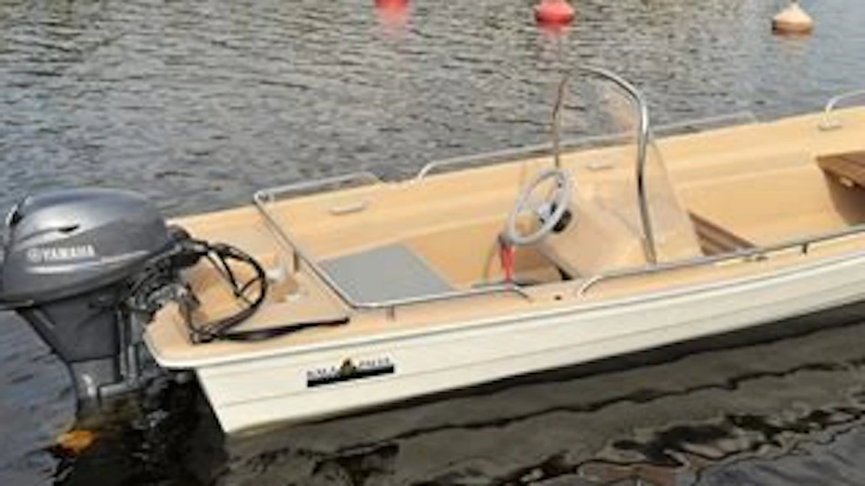 Kuvan kaltainen Kalta-Palta R -merkkinen moottorivene on varastettu.