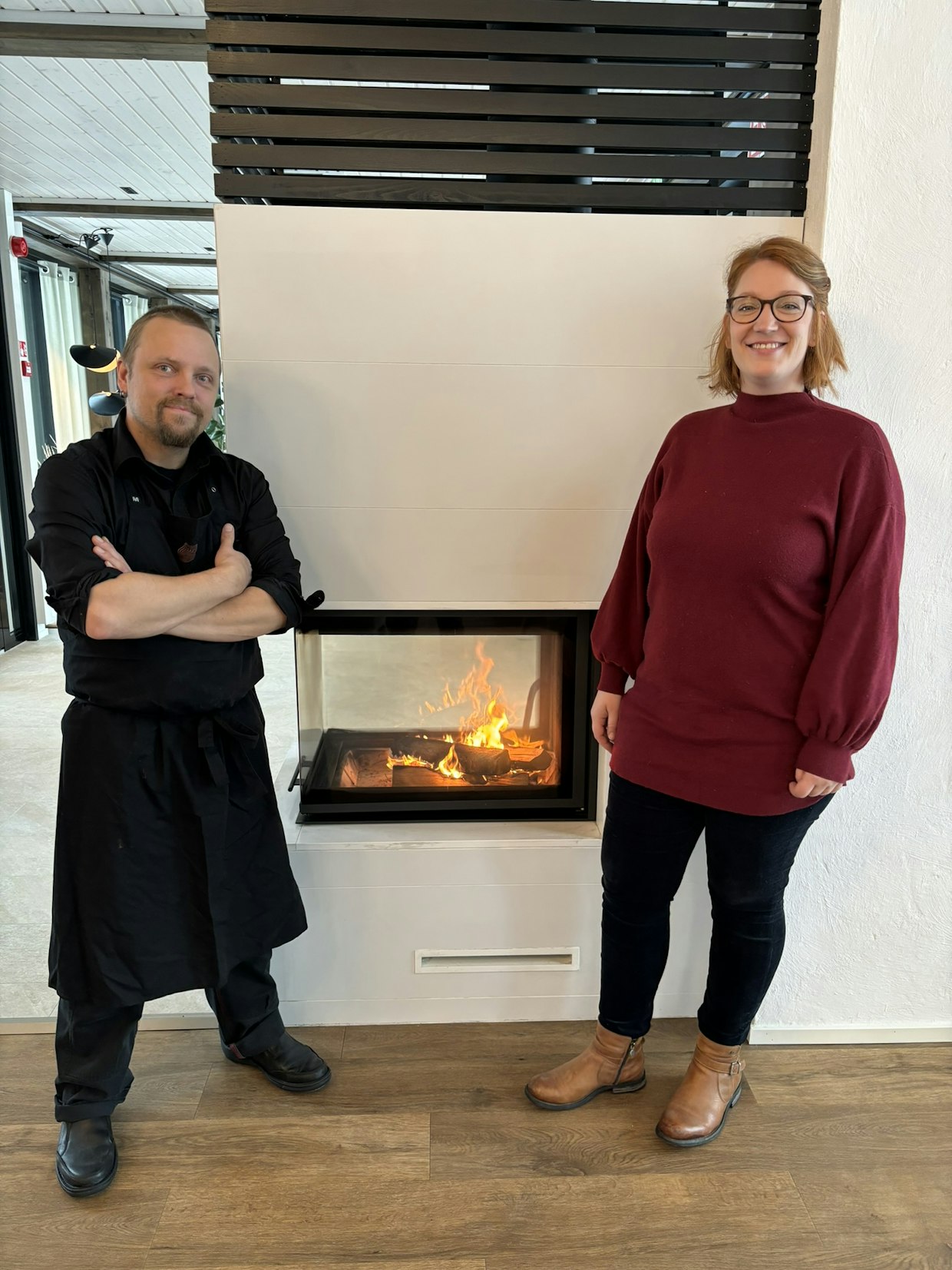 Kuvassa ovat keittiöpäällikkö Janne Ikonen ja Anna Grotenfelt-Paunonen.