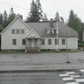 Läyliäisten seurantalo on rakennettu vuonna 1922. Viimeisin peruskorjaus on tehty vuonna 2003.