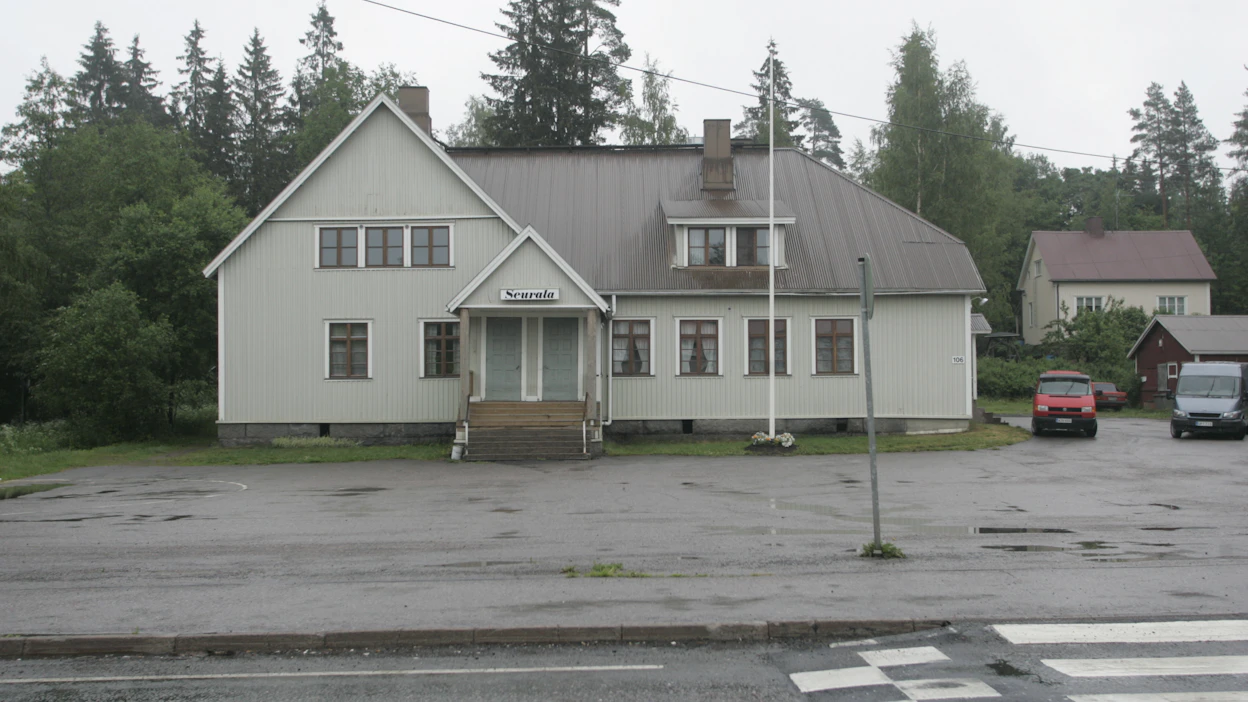Läyliäisten seurantalo on rakennettu vuonna 1922. Viimeisin peruskorjaus on tehty vuonna 2003.