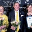 Markus Lindblom FWB-thdistyksen palkittuna viime keväänä. Kuvassa myös  Anja Lönnholtz (vas.) ja Eeva-Liisa Penttilä.