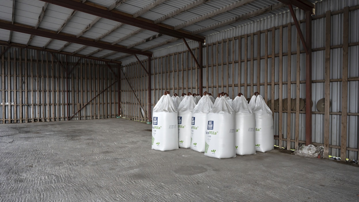 Lannoitteita varastossa. Kuvituskuva.