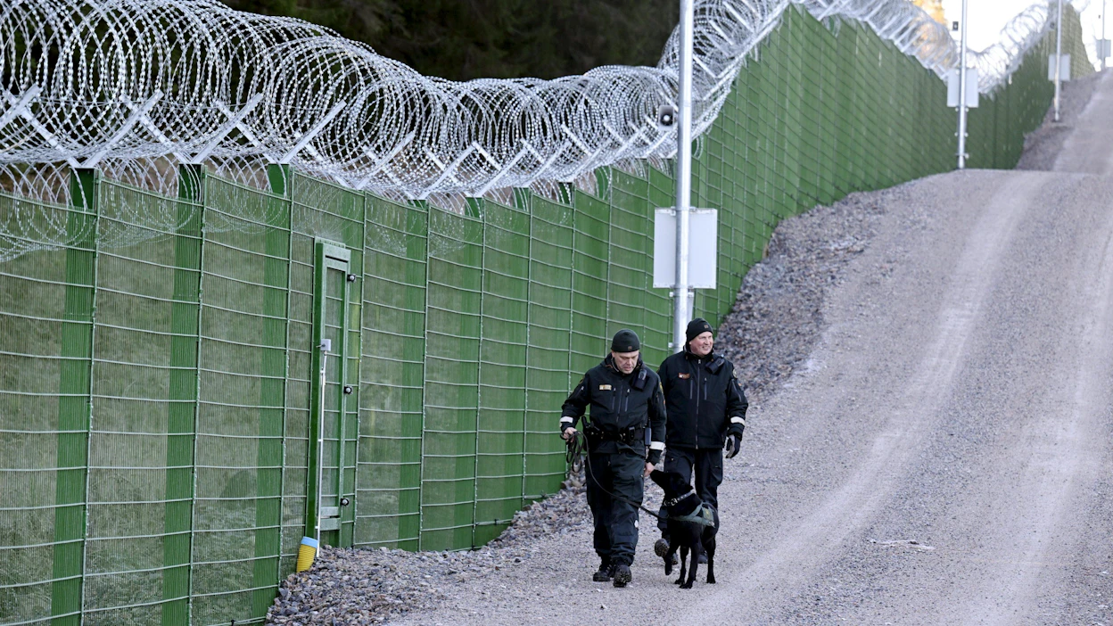 NRK:n mukaan oikeusministeri on saanut innoituksen aidalle Suomesta, jonka Venäjän-maarajalle on parhaillaan rakenteilla noin 200 kilometrin pituinen esteaita. LEHTIKUVA / Jussi Nukari.